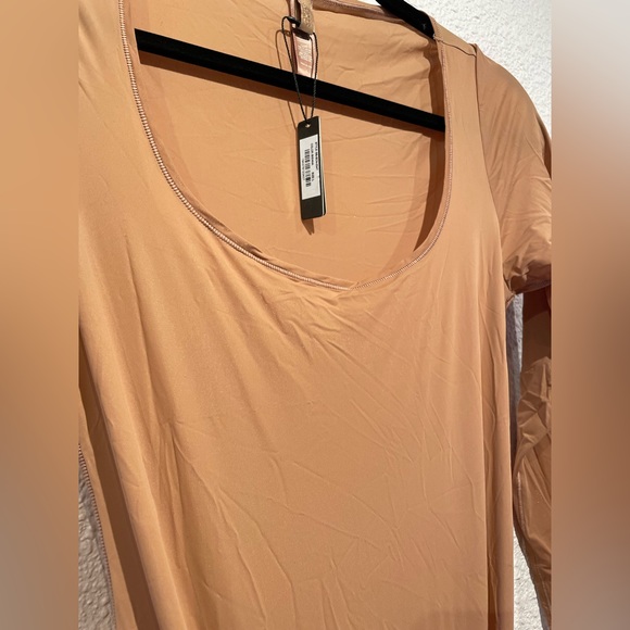 SKIMS ESSENTIAL LONG SLEEVE SCOOP NECK BODYSUIT nwt Color: Sienna - Picture 6 of 10